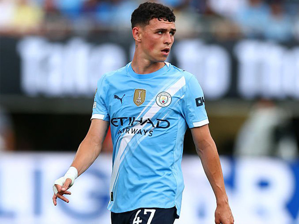 Phil Foden Bantah Bakal Gantikan De Bruyne di Manchester City